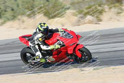 media/Dec-01-2025-Moto Forza (Mon) [[2daa91e15f]]/3-Beginner Group/Session 4 Turn 9/